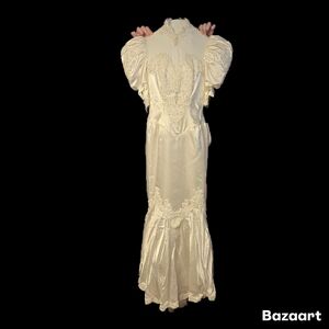 Elegant Cream Lace Wedding Women's Dress